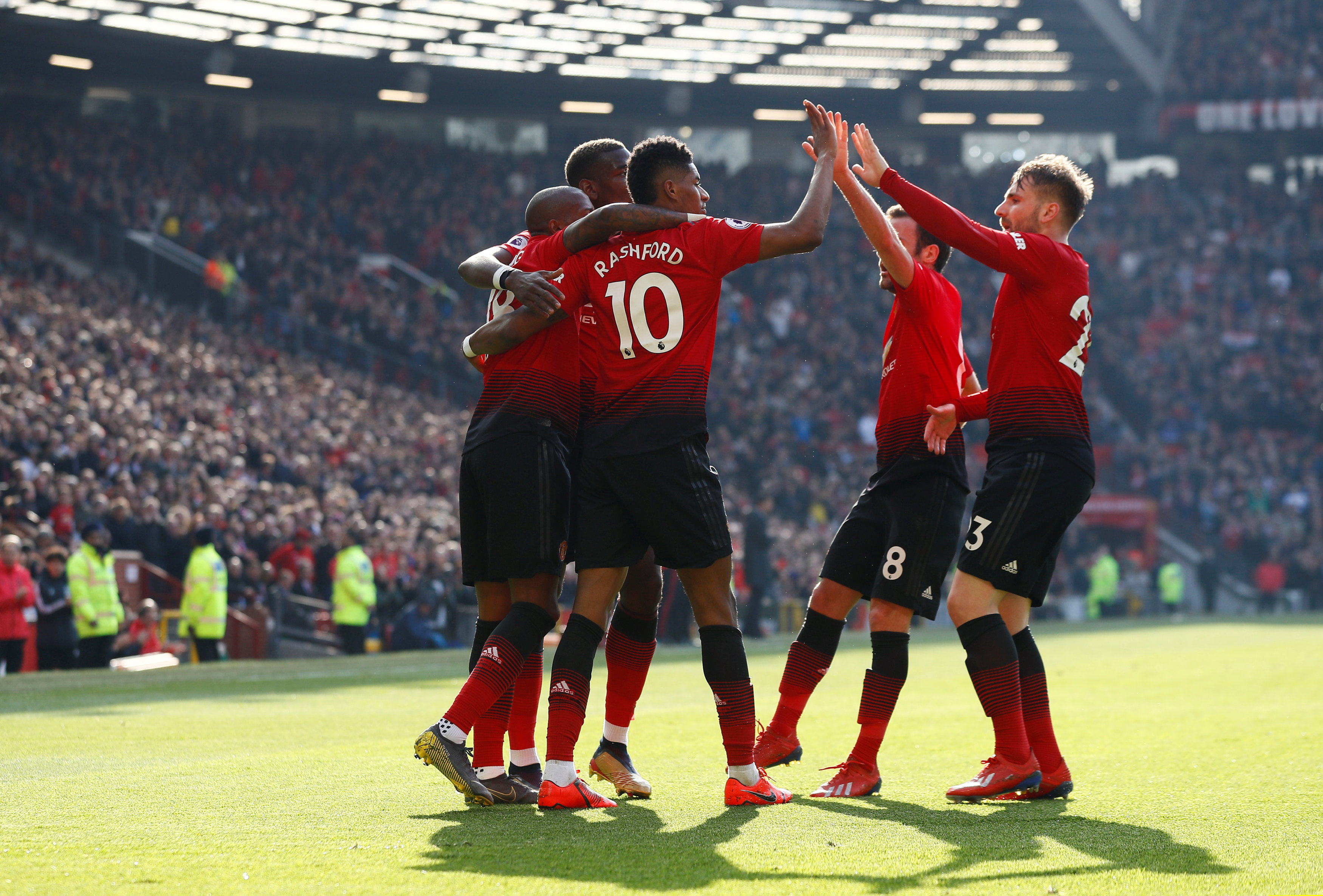 伊朗位於中 伊朗位於中